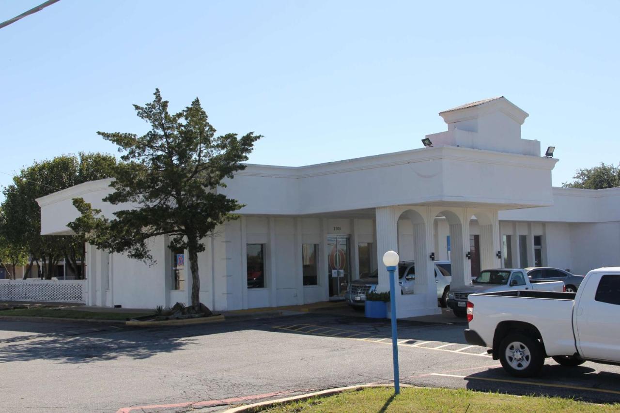 Executive Inn Sherman Exterior photo